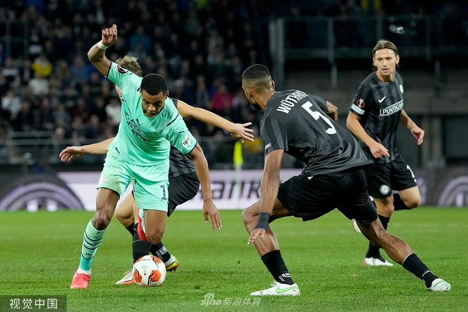 埃因霍温训练开放日，国际比赛日内部沟通引欢呼，欧联在即，高层口径保持一致的简单介绍